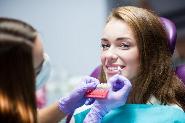 woman getting teeth whitened in etobicoke