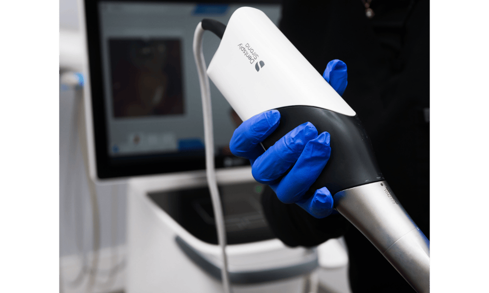 Intraoral scanner used for digital dental impressions at Toronto Lakeshore Dental